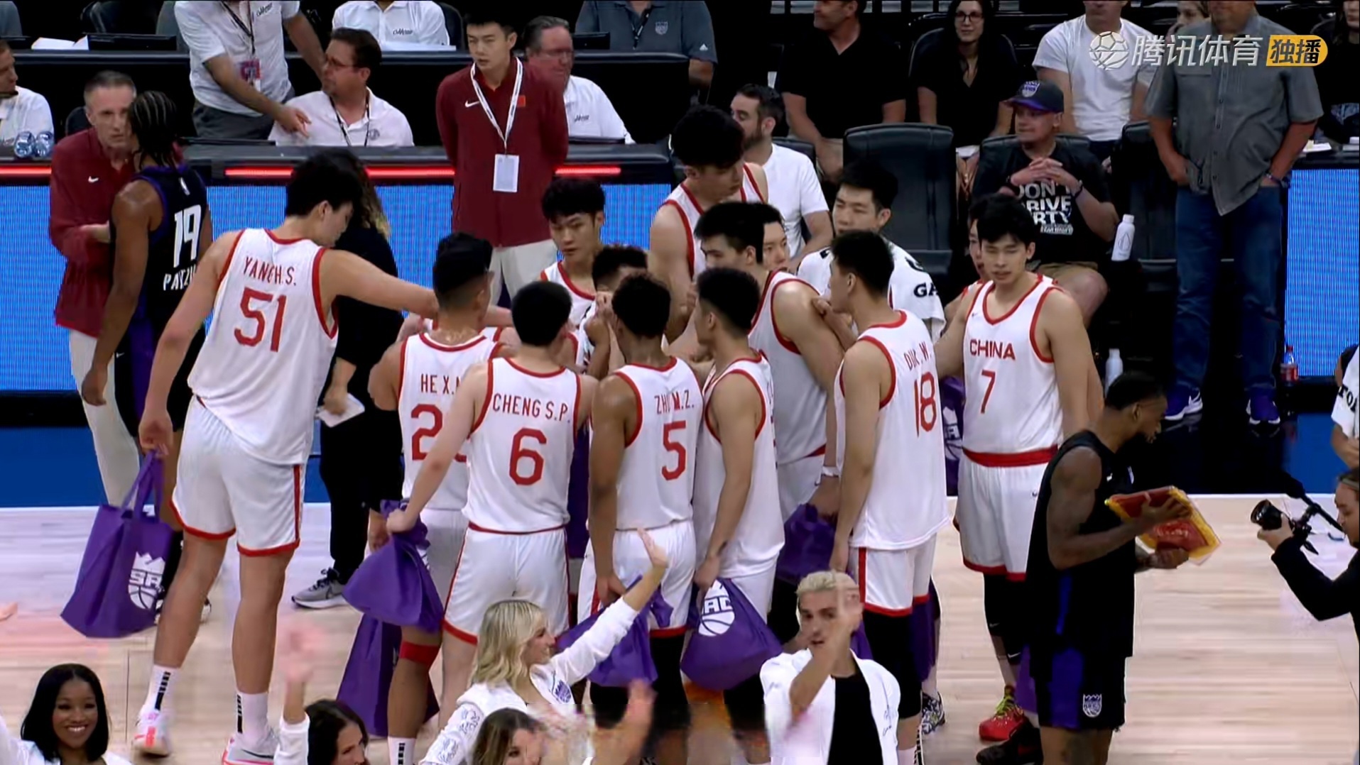 华体会登录-黄蜂横扫加拿大男篮，福克斯一己之力扛起全队的简单介绍